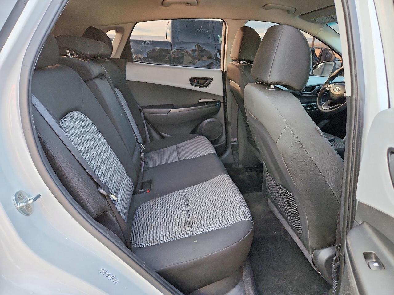 2020 HYUNDAI KONA SE photo 10