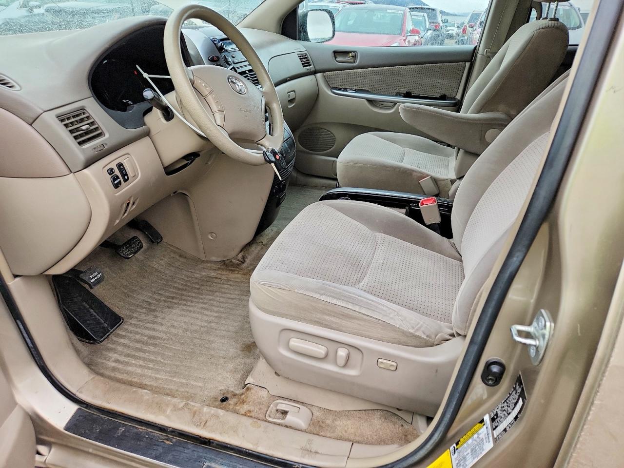 2006 TOYOTA SIENNA LE 7 PASSENGER photo 19