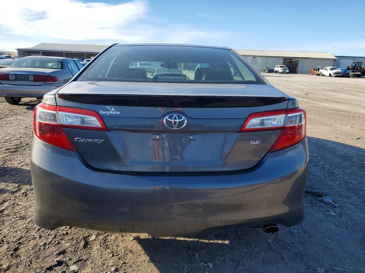 2014 TOYOTA CAMRY L photo 11