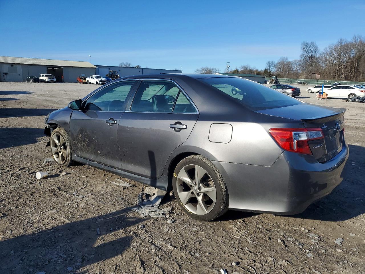 2014 TOYOTA CAMRY L photo 3