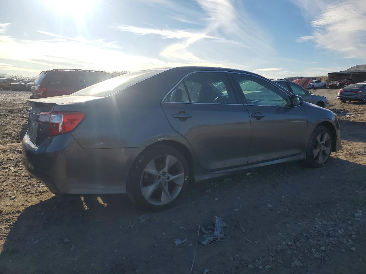 2014 TOYOTA CAMRY L photo 5