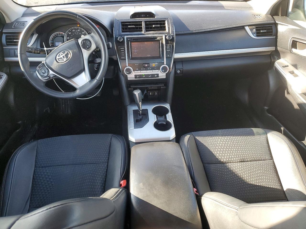 2014 TOYOTA CAMRY L photo 15