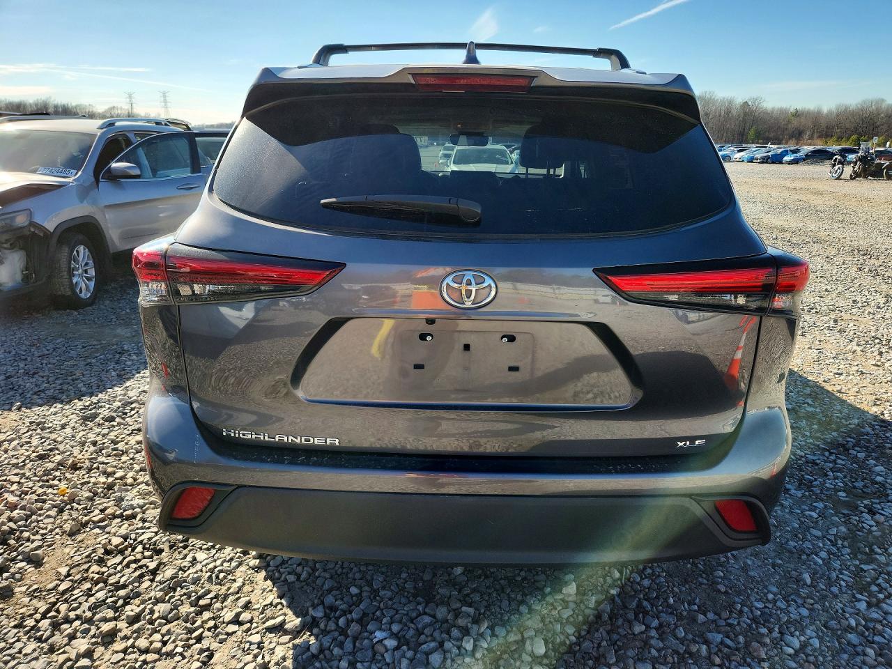 2021 TOYOTA HIGHLANDER XLE photo 16