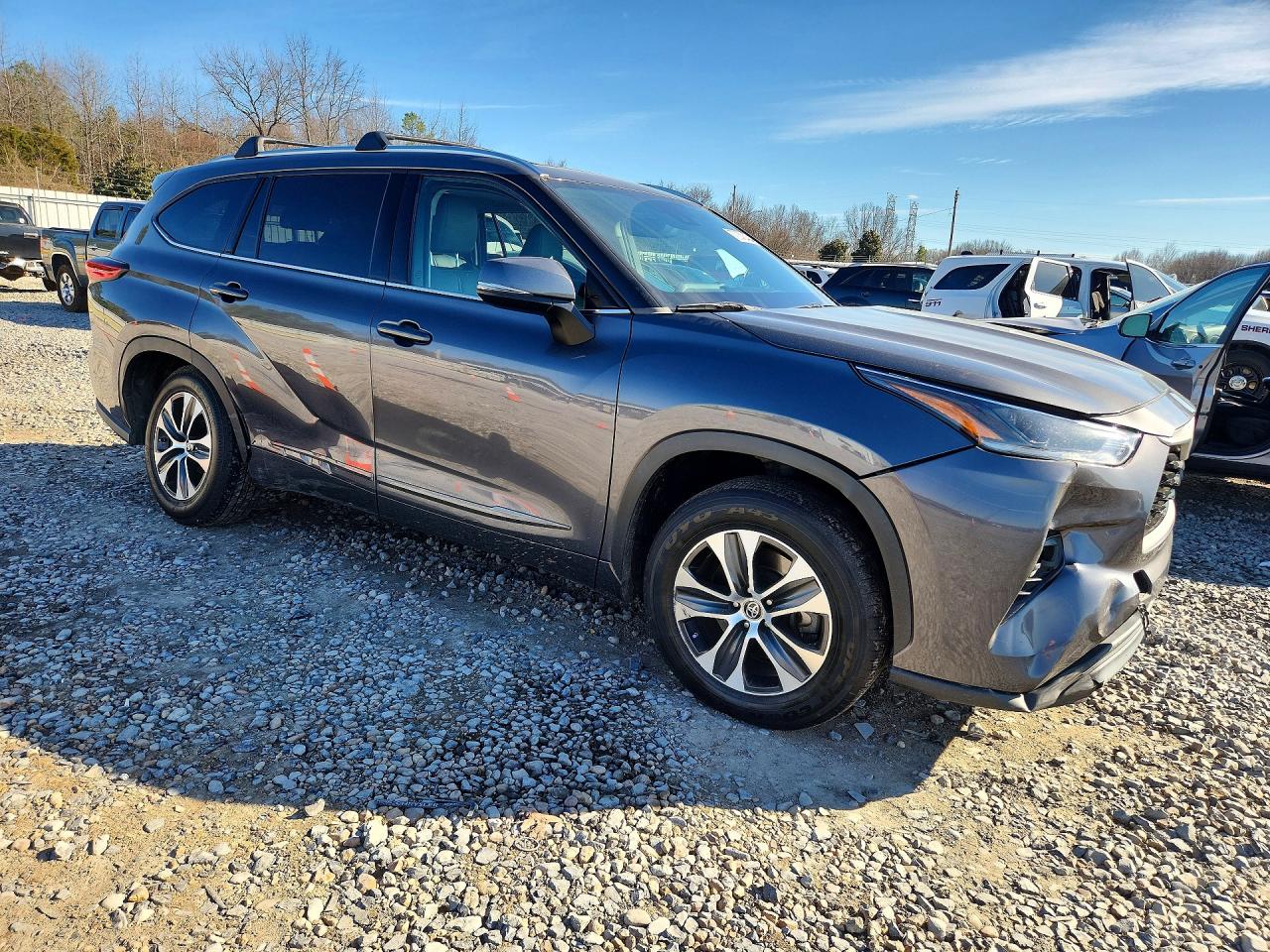 2021 TOYOTA HIGHLANDER XLE photo 10