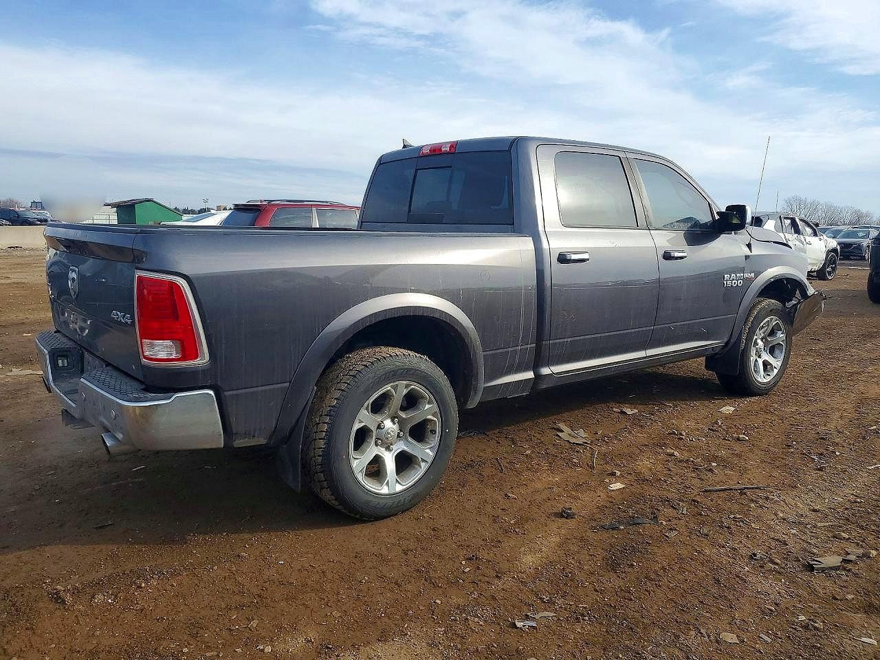 2016 RAM 1500 LARAMIE photo 3