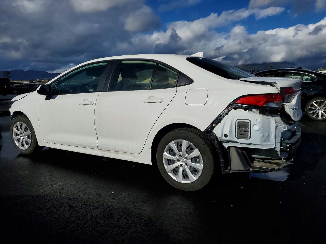 2024 TOYOTA COROLLA LE photo 3