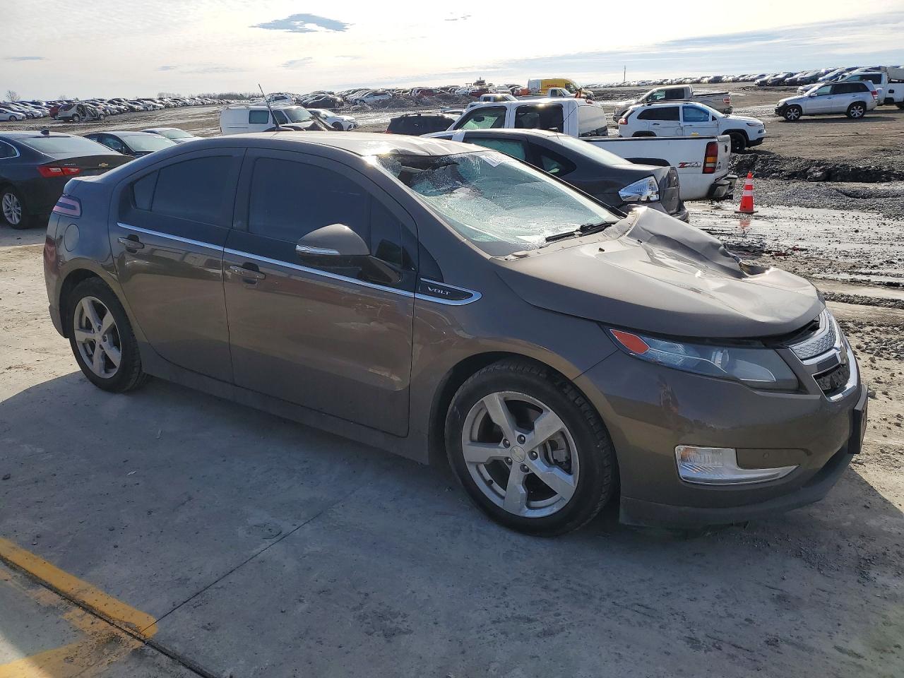 2014 CHEVROLET VOLT photo 4