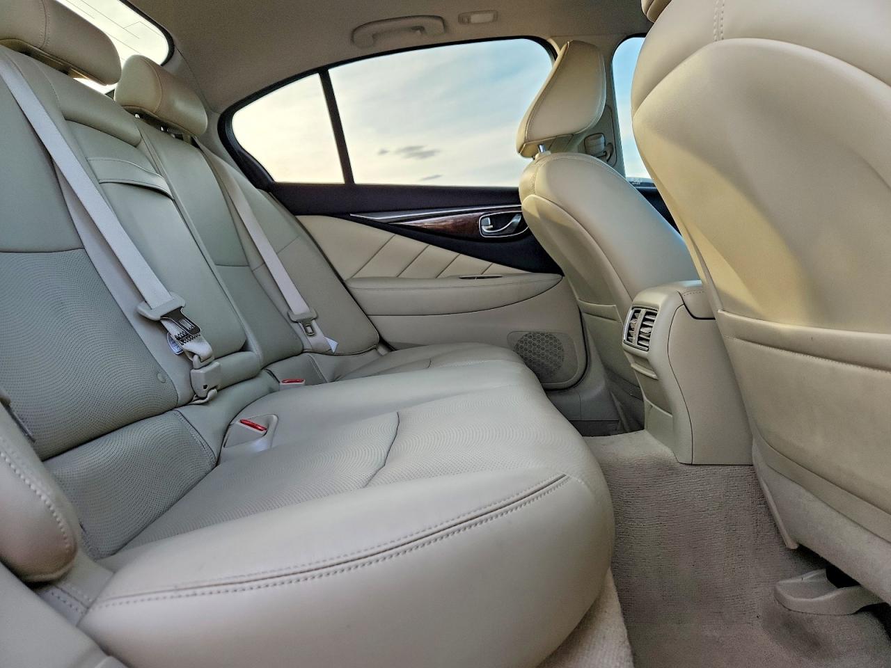 2015 INFINITI Q50 PREMIUM photo 19
