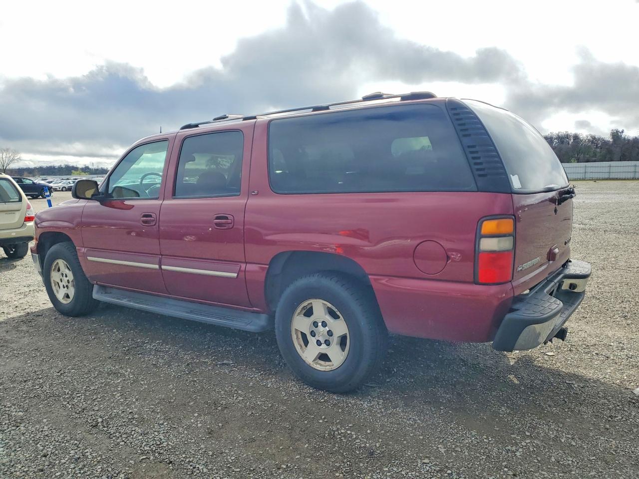 2005 CHEVROLET SUBURBAN K1500 photo 2