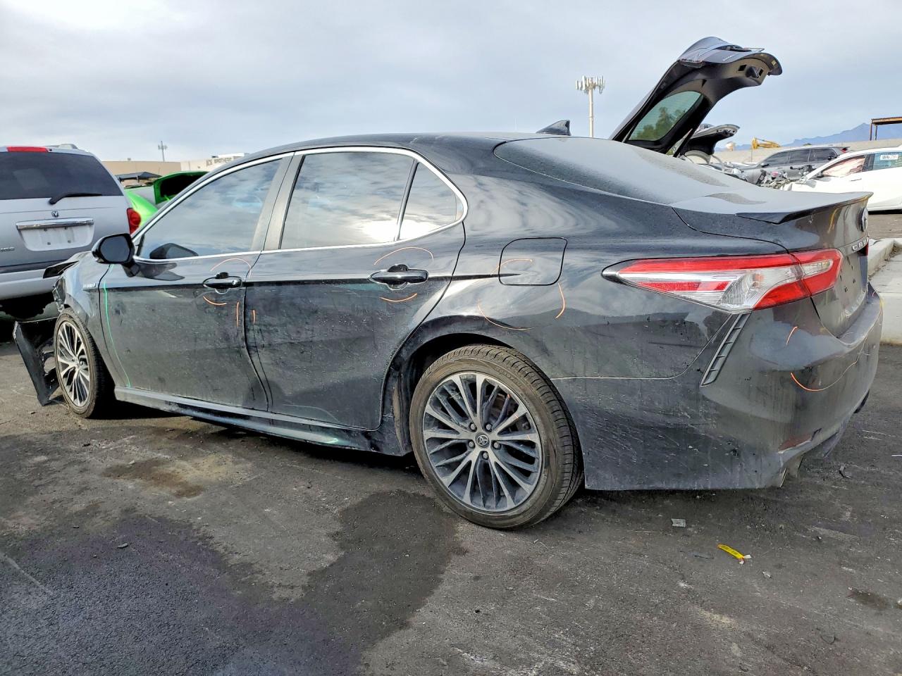 2020 TOYOTA CAMRY SE photo 3
