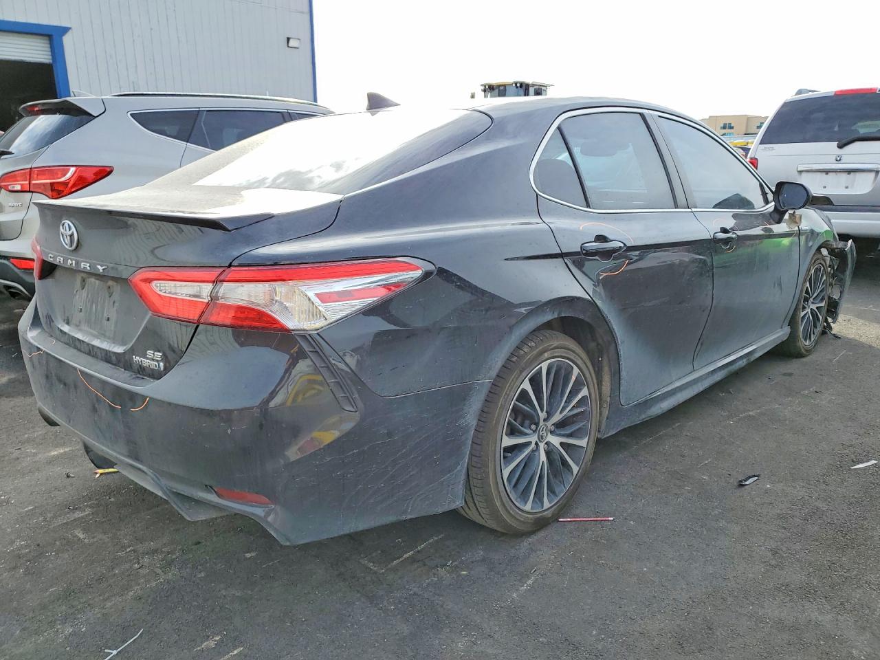 2020 TOYOTA CAMRY SE photo 5