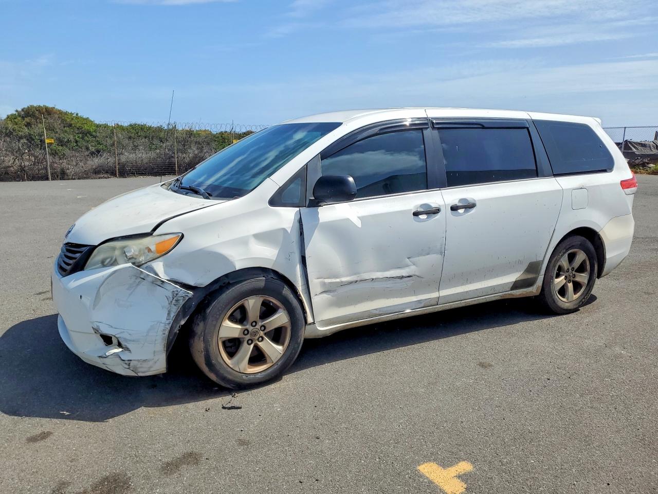 2014 TOYOTA SIENNA