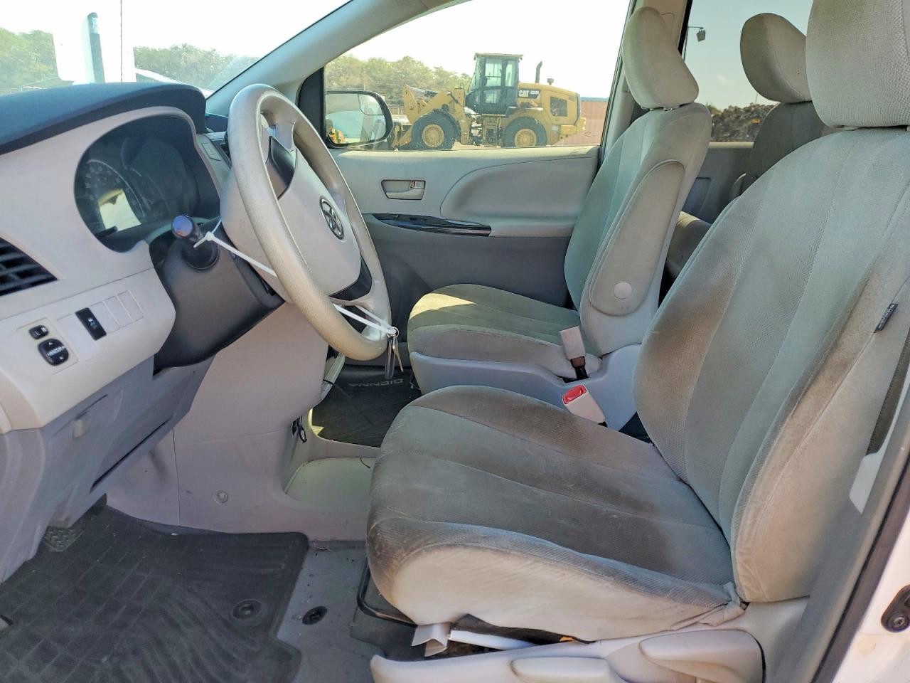 2014 TOYOTA SIENNA photo 13