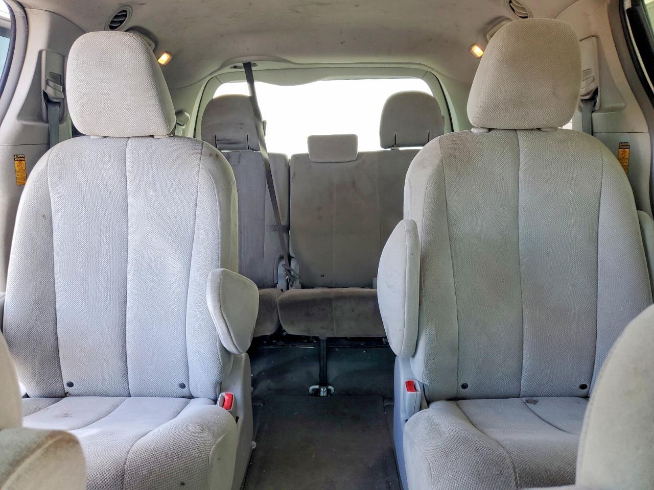 2014 TOYOTA SIENNA photo 19