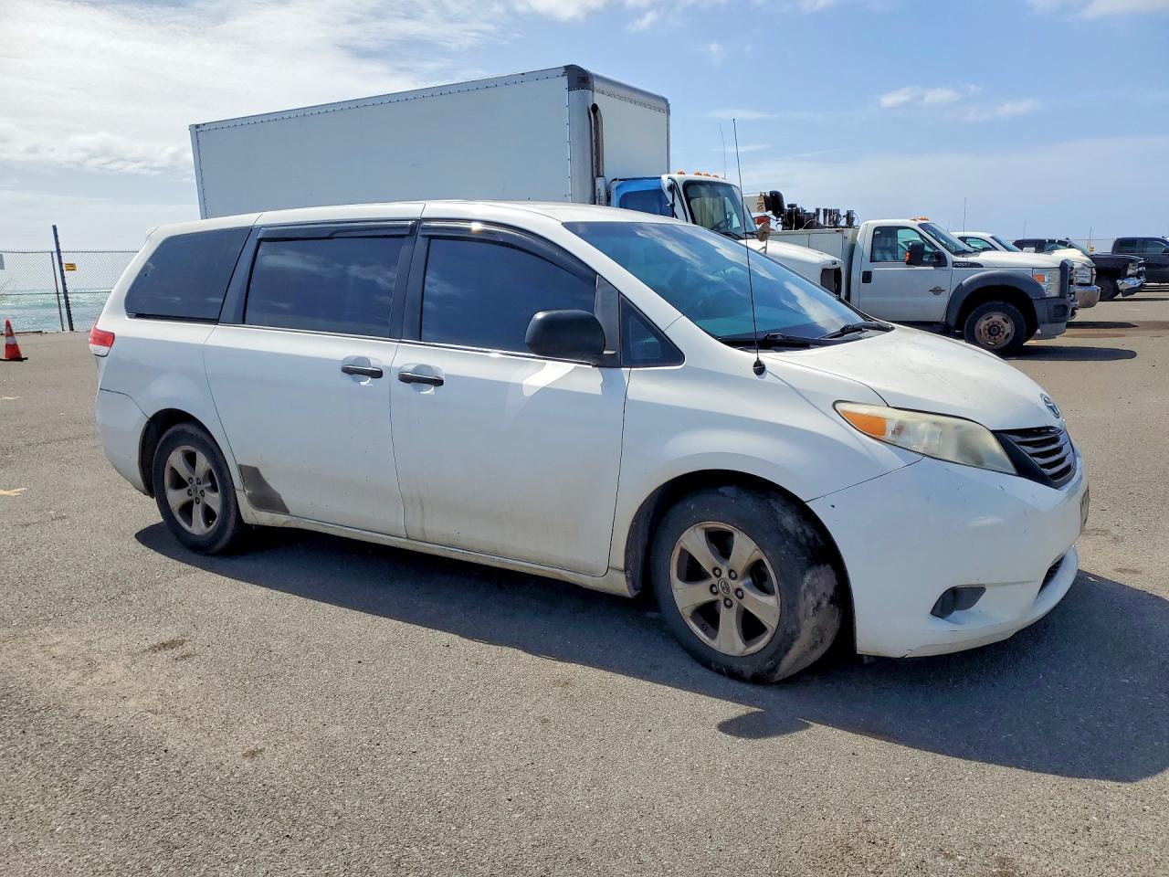 2014 TOYOTA SIENNA photo 7