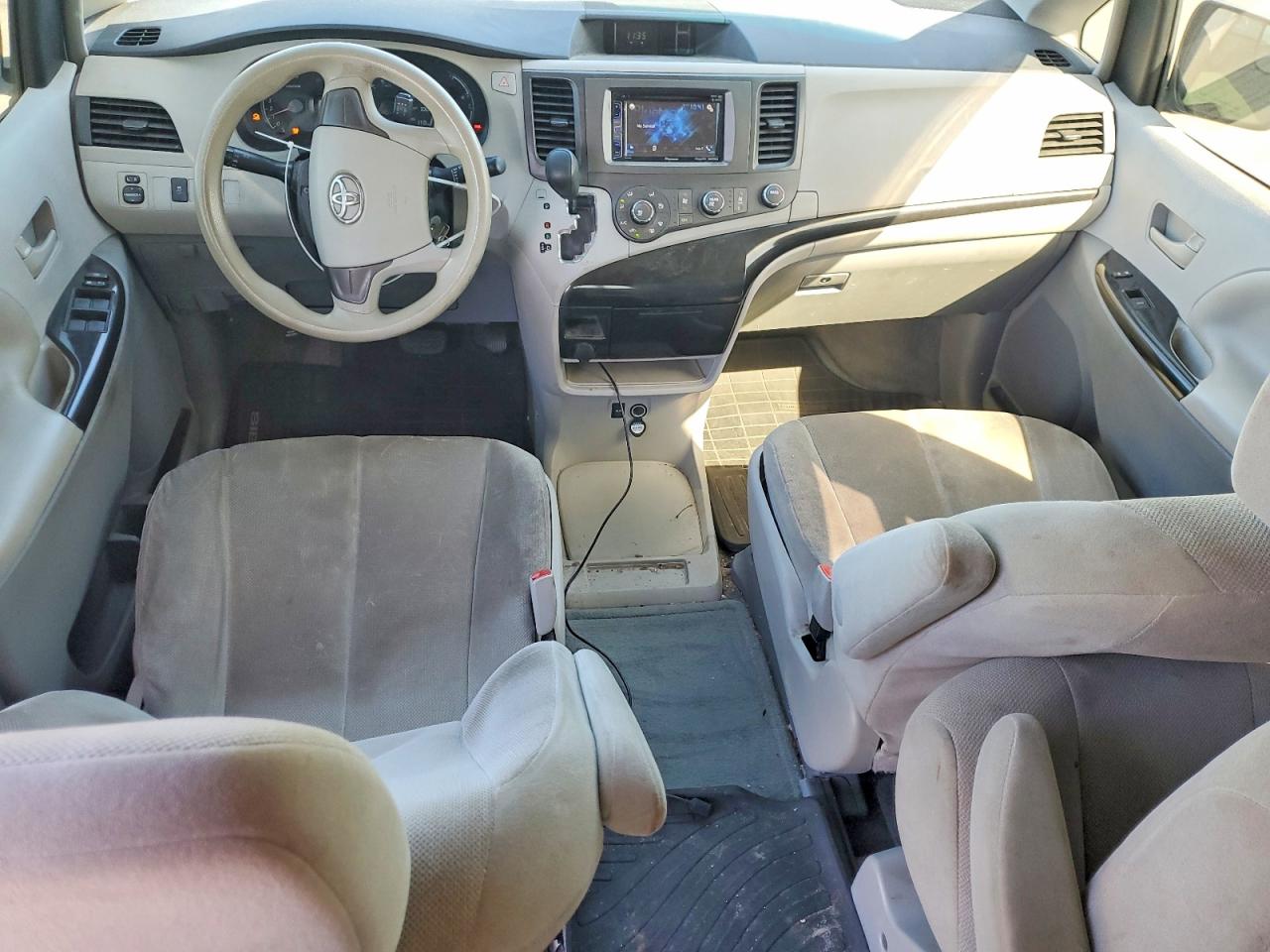 2014 TOYOTA SIENNA photo 15