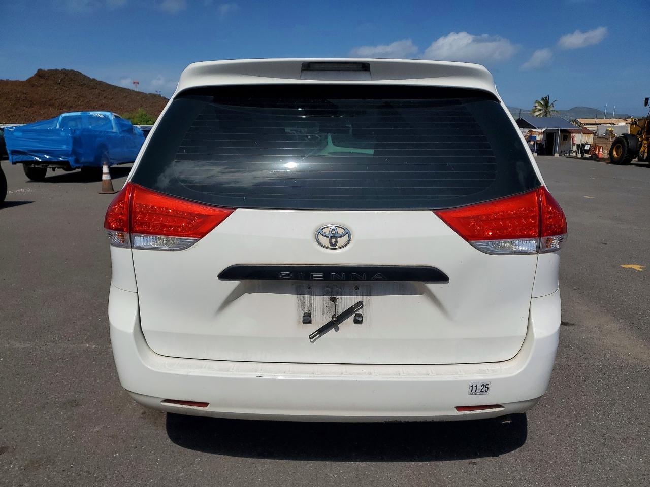 2014 TOYOTA SIENNA photo 11
