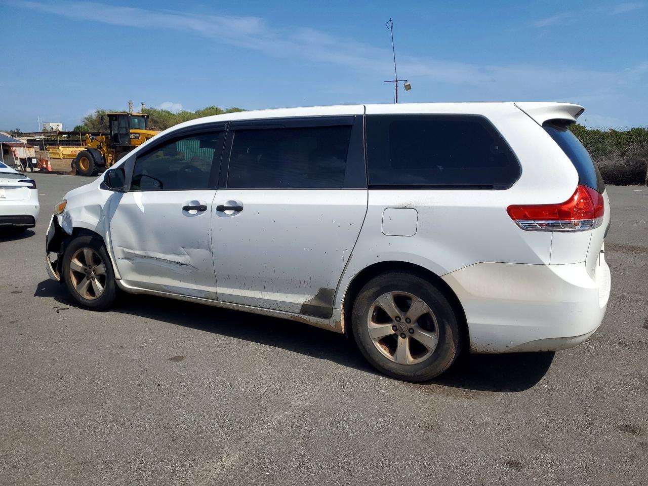 2014 TOYOTA SIENNA photo 3
