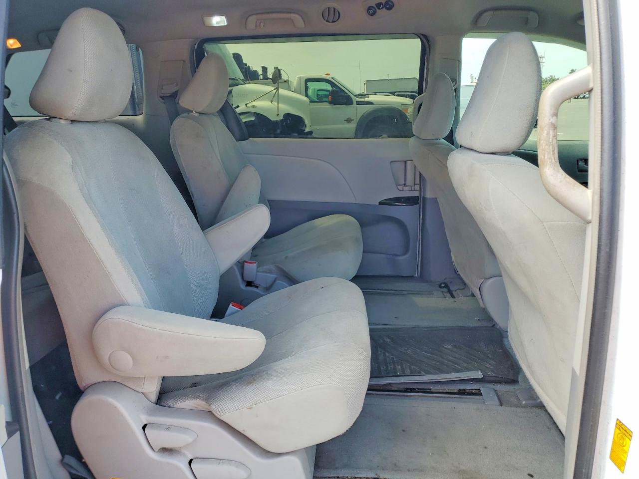 2014 TOYOTA SIENNA photo 21