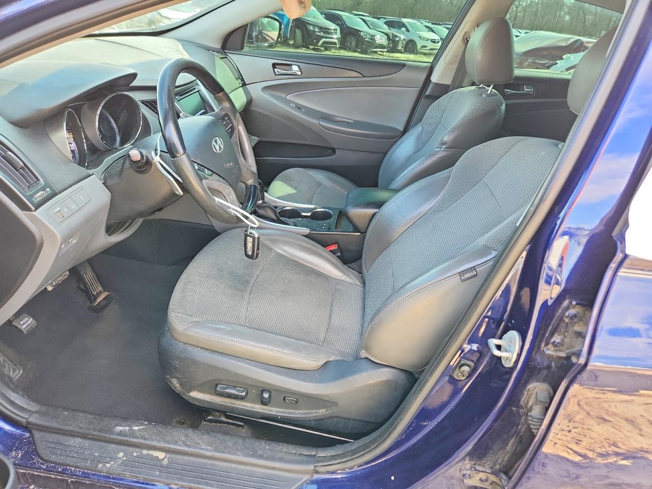 2013 HYUNDAI SONATA SE photo 13