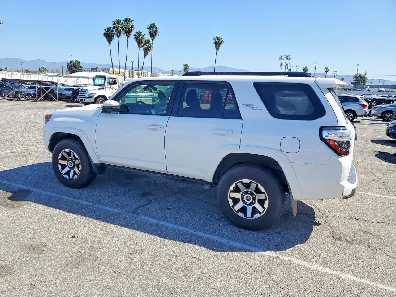 2022 TOYOTA 4RUNNER SR5 PREMIUM photo 4