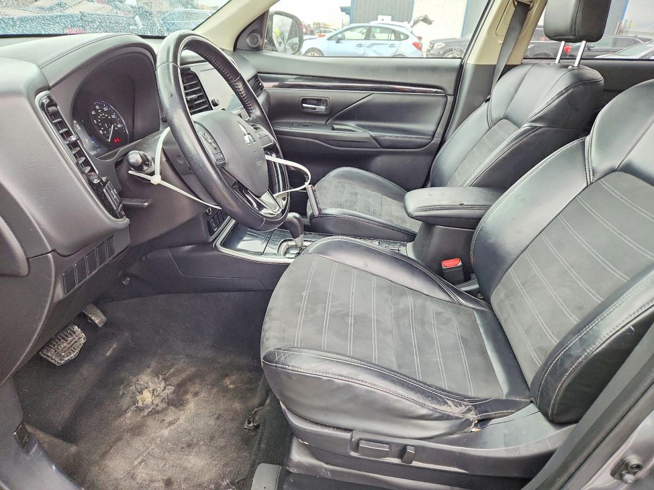 2019 MITSUBISHI OUTLANDER SE photo 13