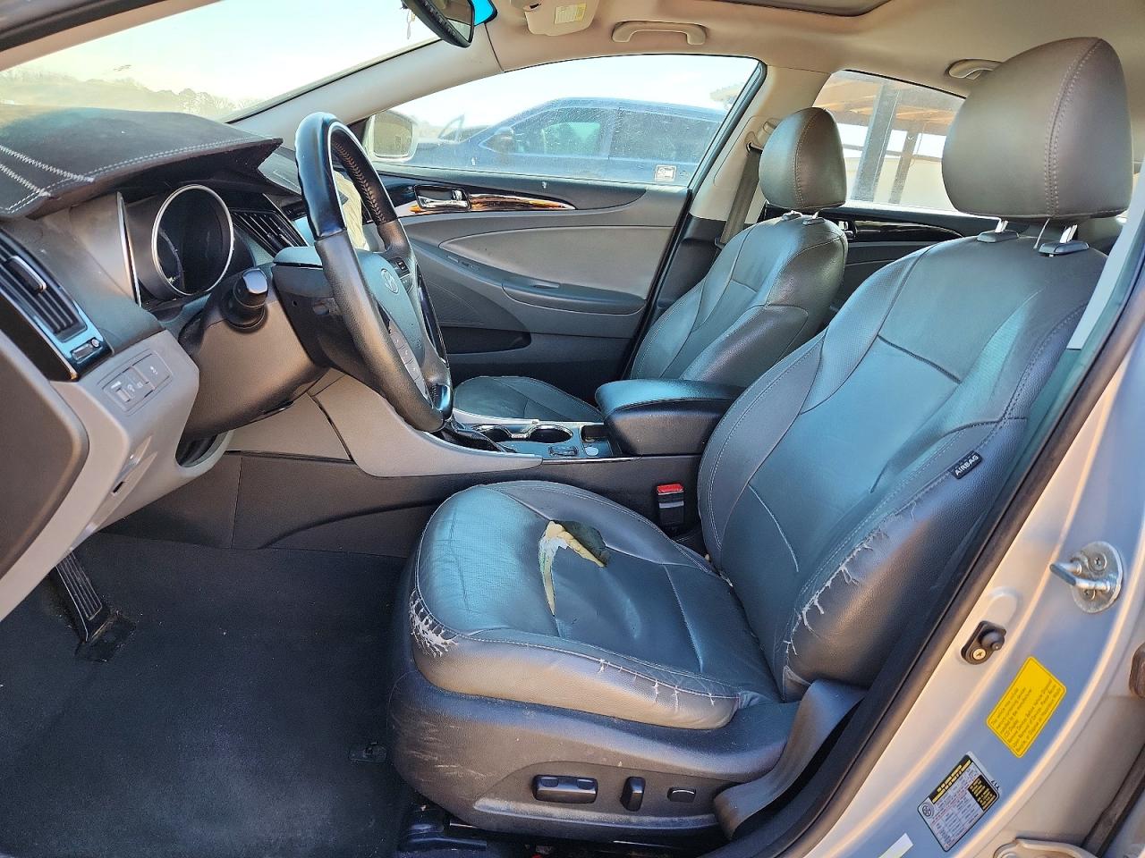 2011 HYUNDAI SONATA SE photo 13