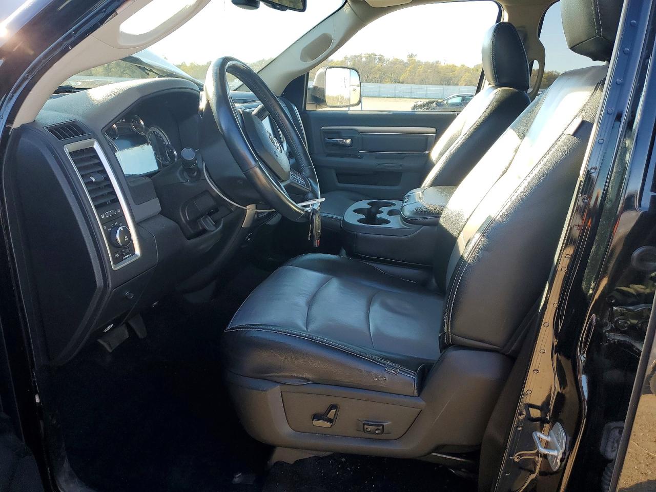 2013 RAM 1500 SLT photo 13