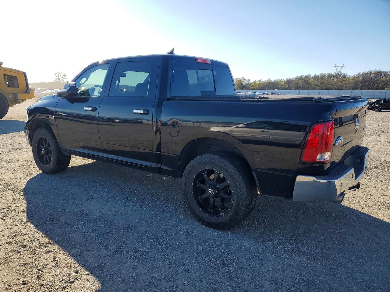 2013 RAM 1500 SLT photo 3