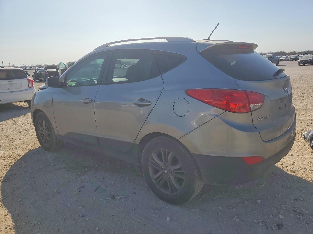 2015 HYUNDAI TUCSON SE photo 3