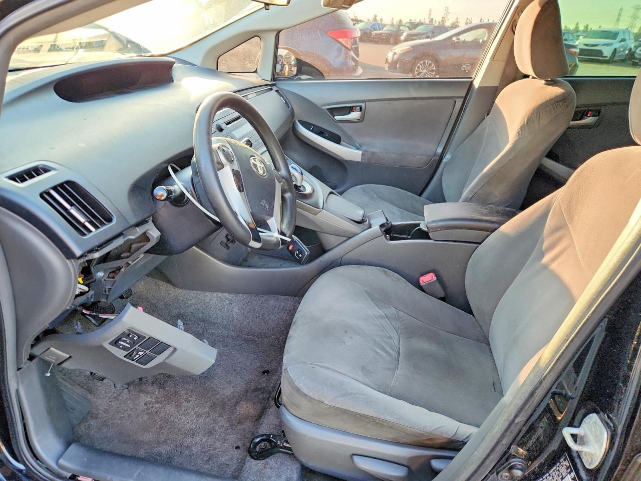 2011 TOYOTA PRIUS TWO photo 7