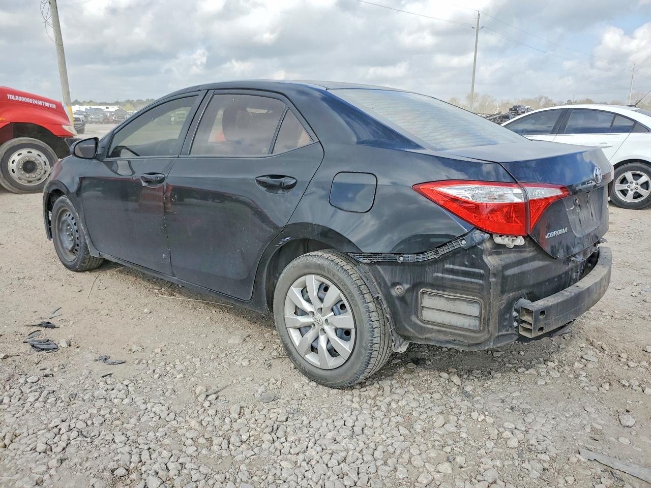 2015 TOYOTA COROLLA LE photo 2