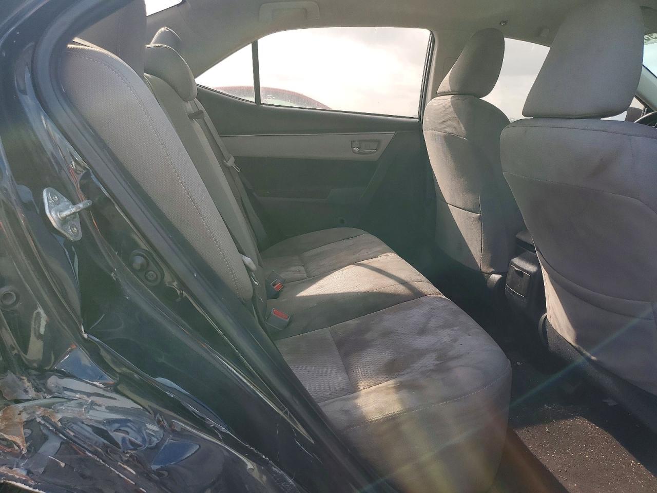 2015 TOYOTA COROLLA LE photo 10