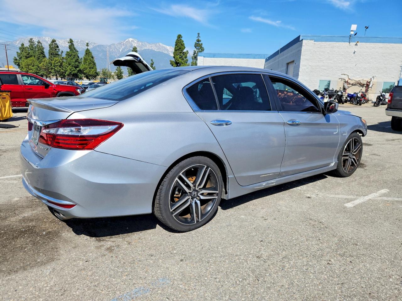2017 HONDA ACCORD SPORT photo 5
