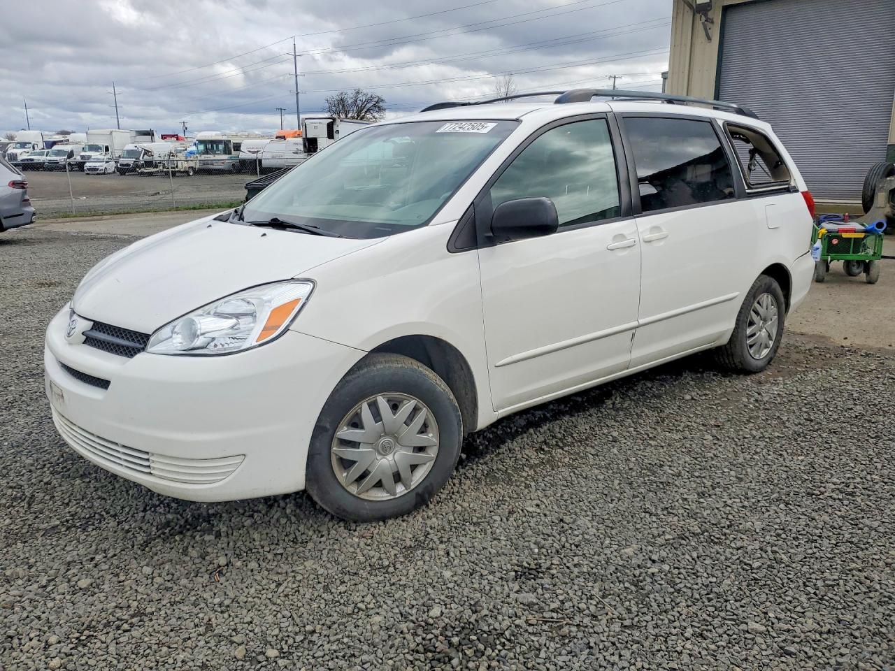 2004 TOYOTA SIENNA