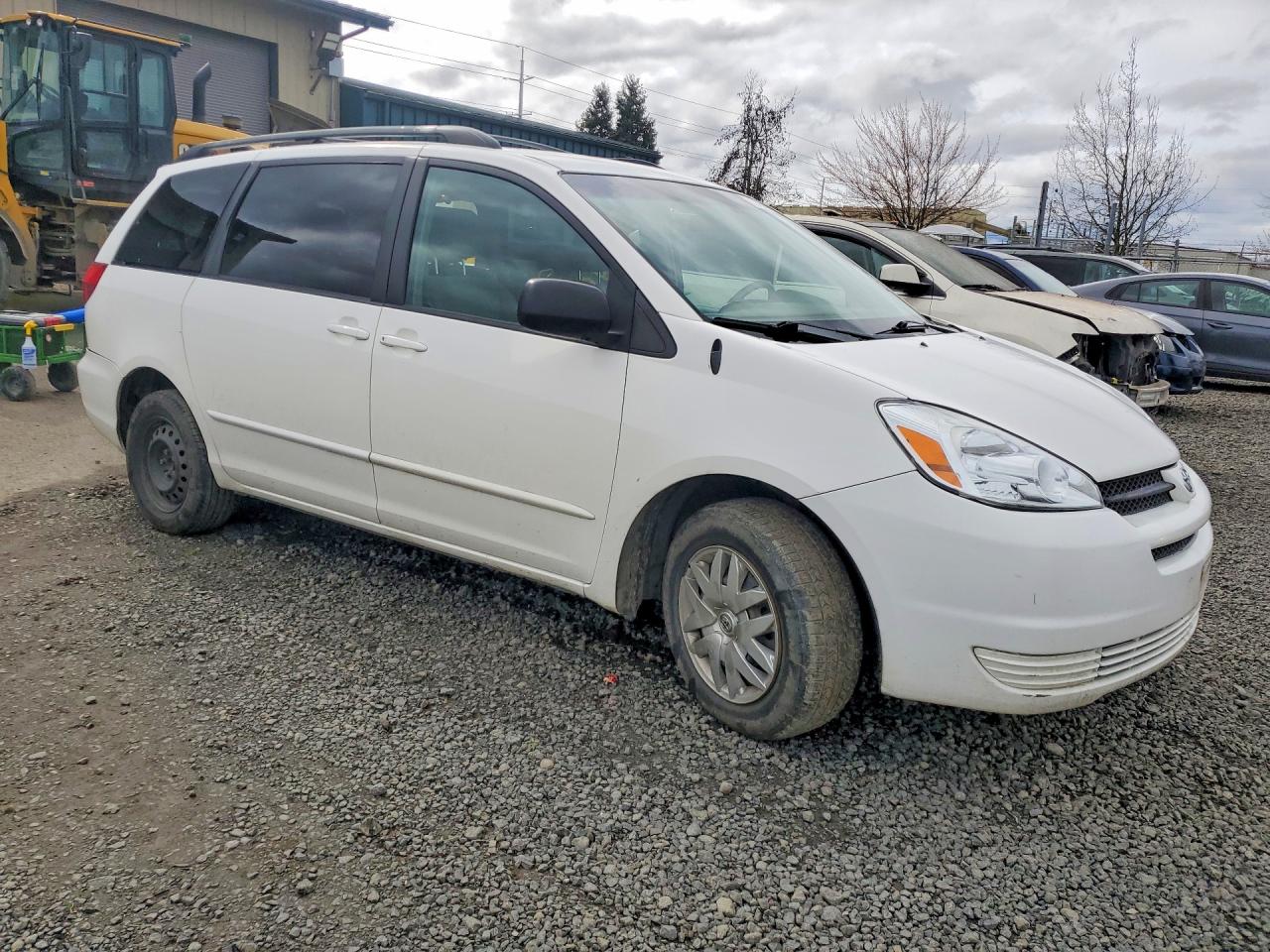 2004 TOYOTA SIENNA LE 7 PASSENGER photo 10