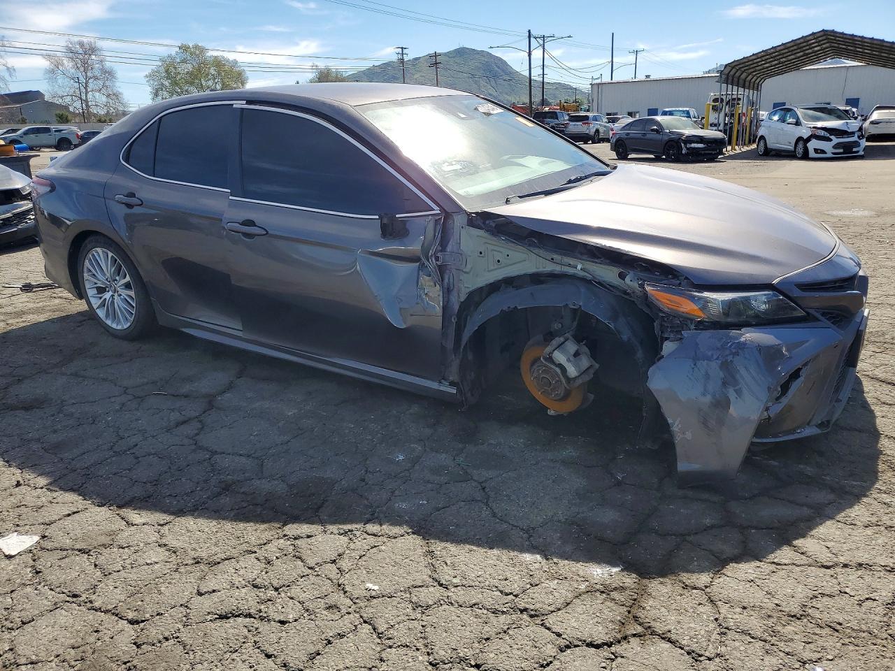 2021 TOYOTA CAMRY SE photo 4