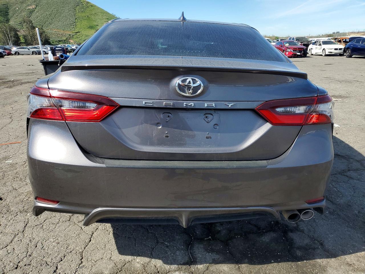 2021 TOYOTA CAMRY SE photo 6