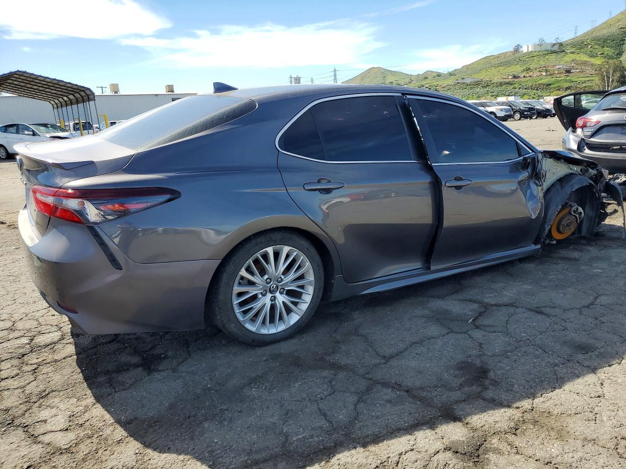 2021 TOYOTA CAMRY SE photo 3