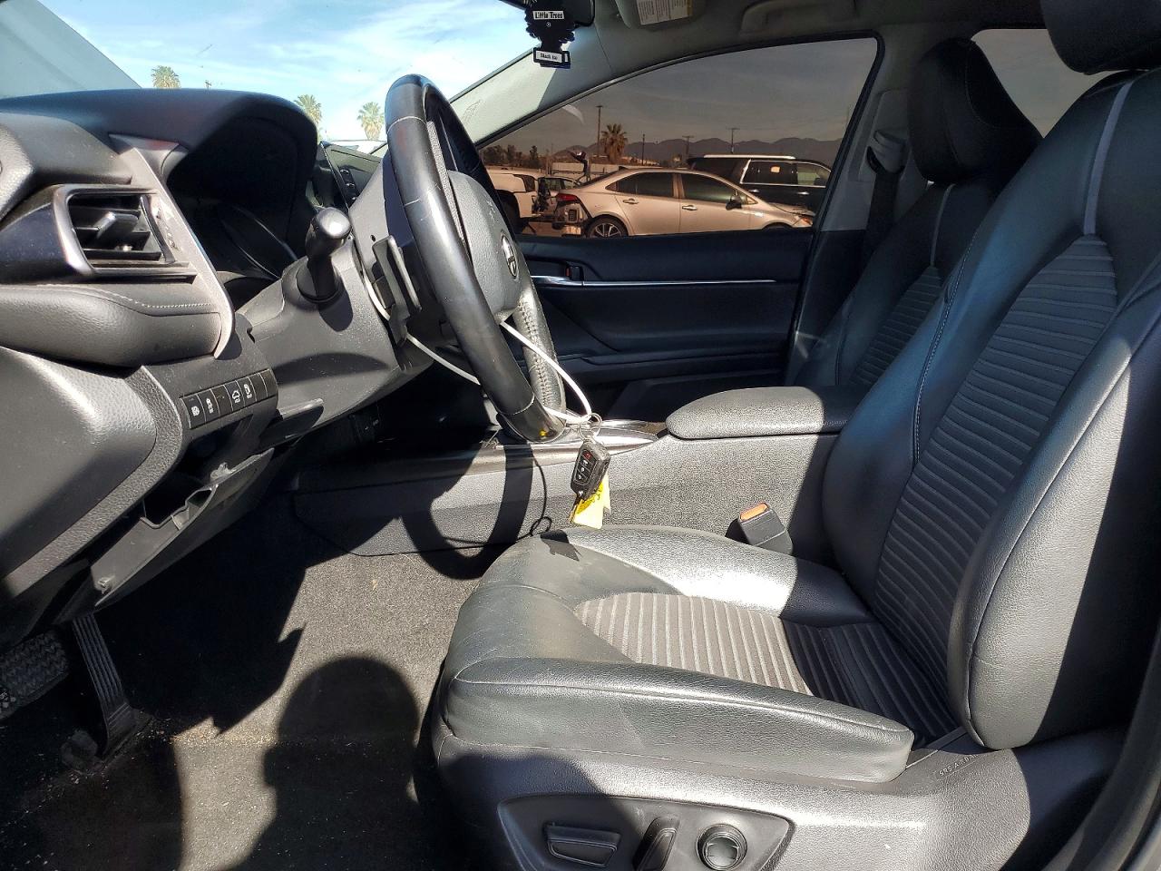 2021 TOYOTA CAMRY SE photo 7