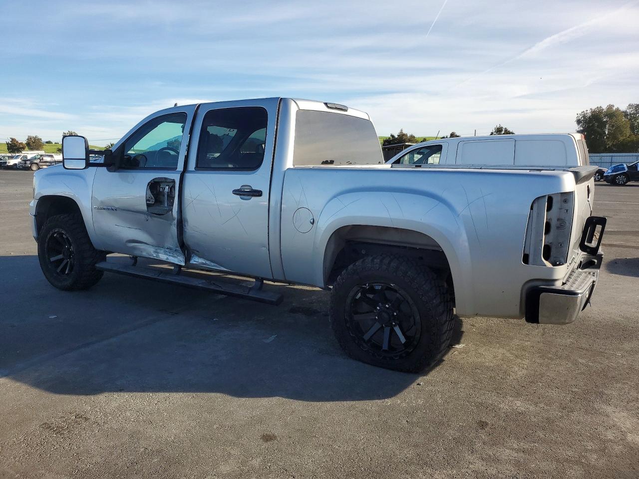 2010 GMC SIERRA C1500 SLE photo 2