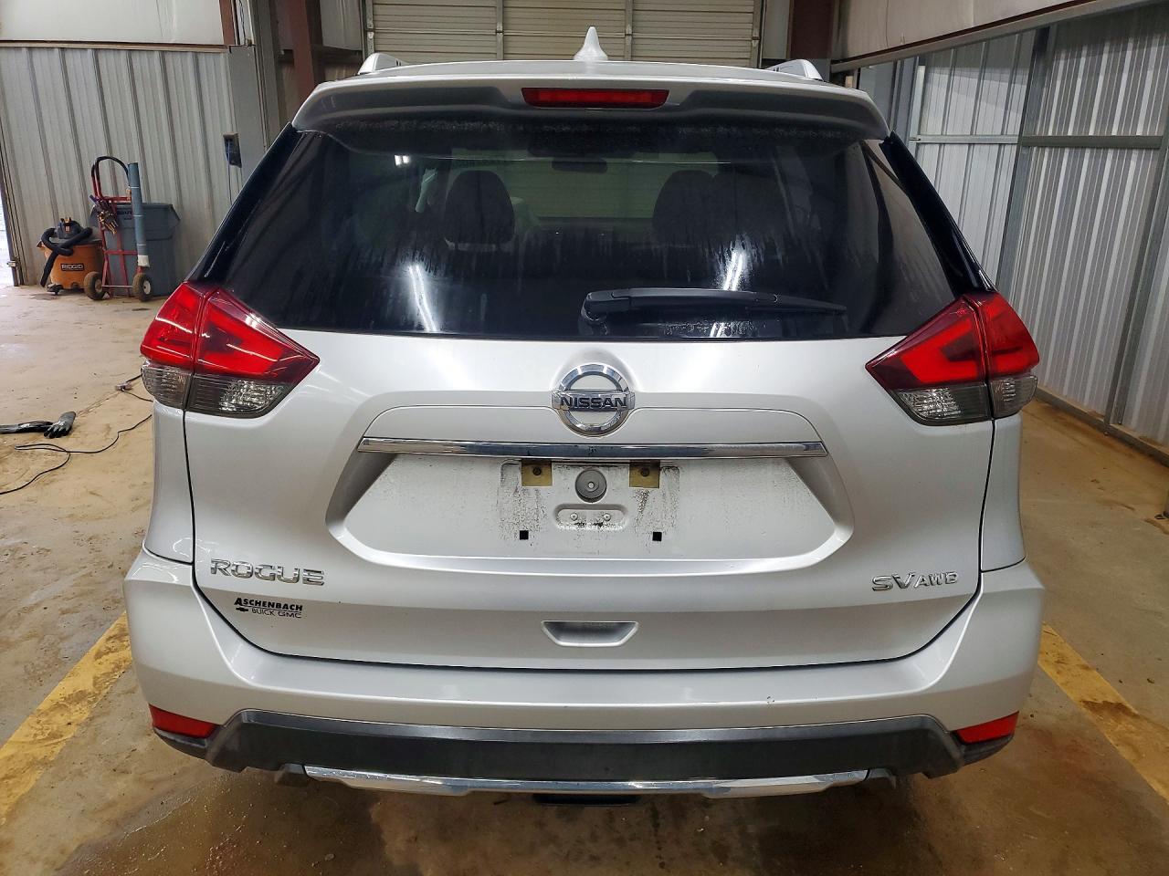 2017 NISSAN ROGUE SV photo 6