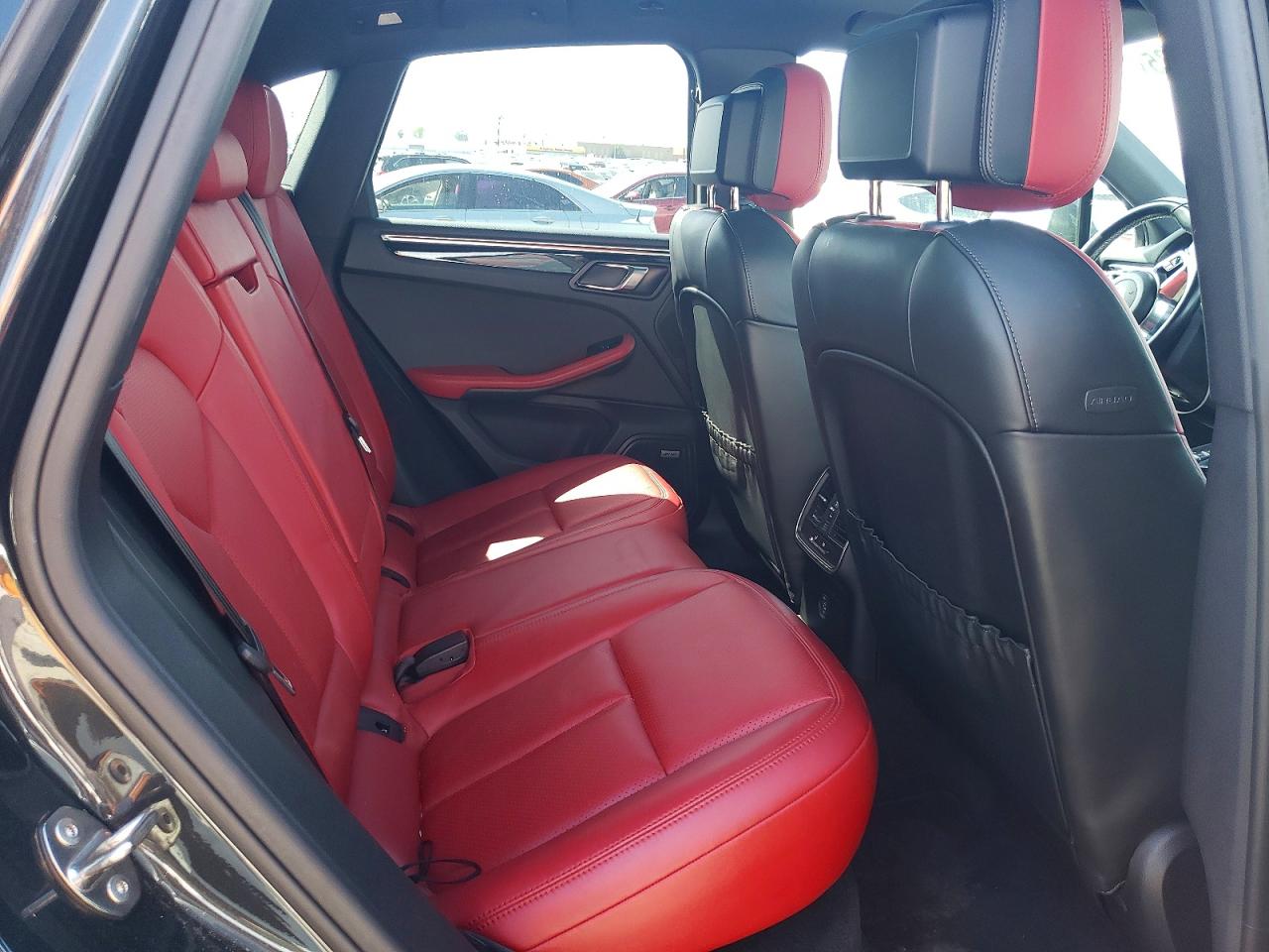 2018 PORSCHE MACAN photo 31
