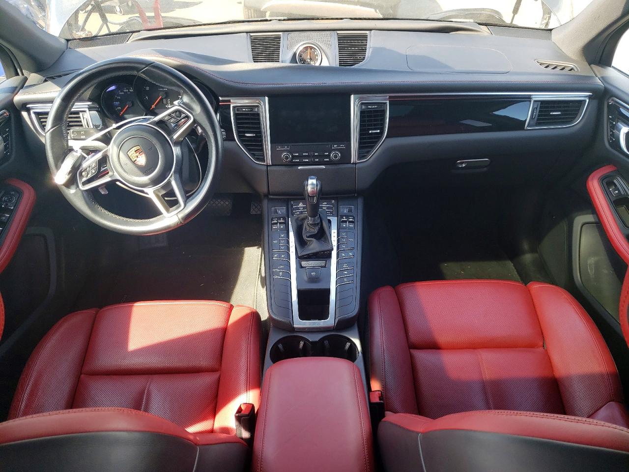 2018 PORSCHE MACAN photo 22