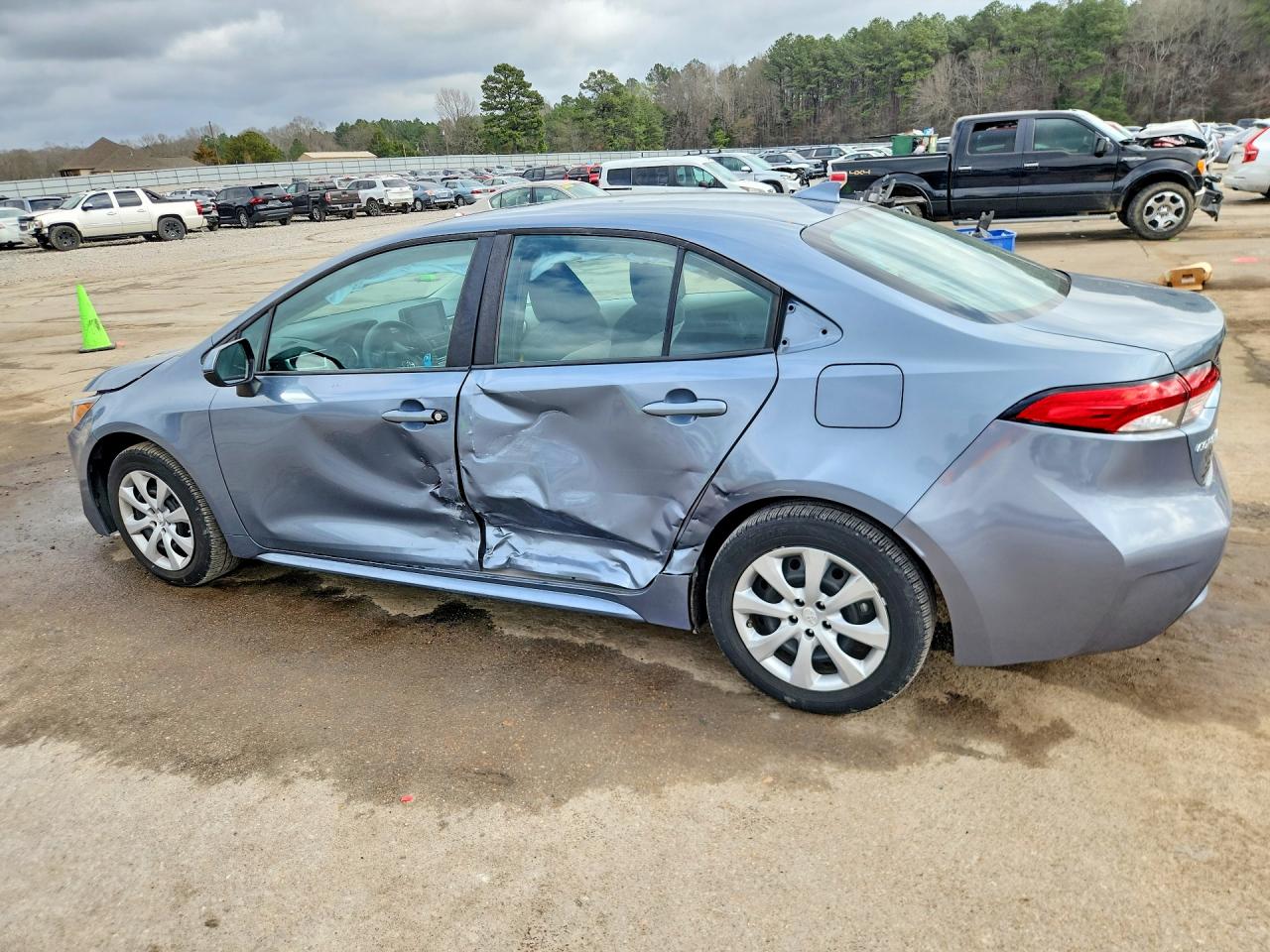 2022 TOYOTA COROLLA LE photo 2