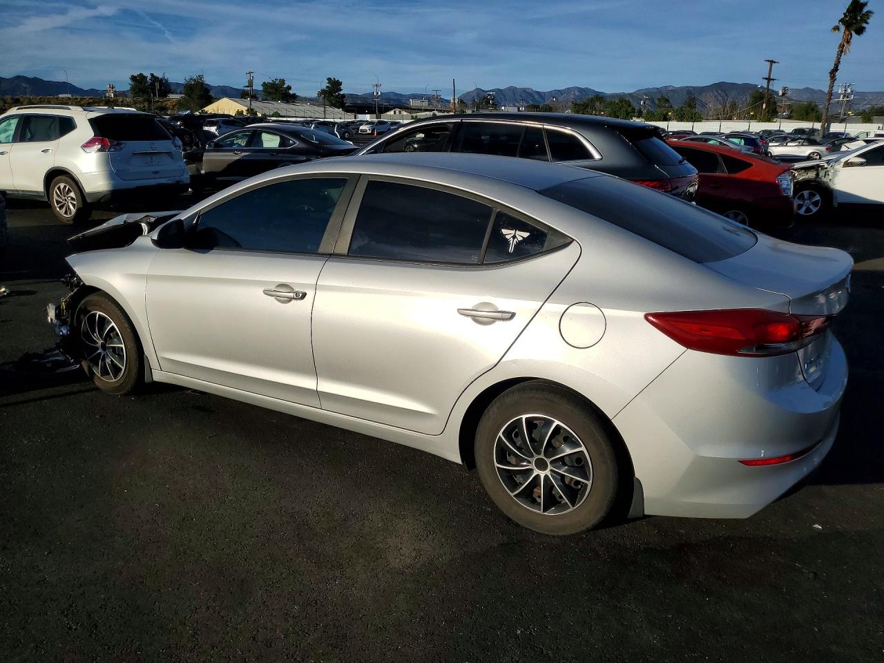 2018 HYUNDAI ELANTRA SE photo 2