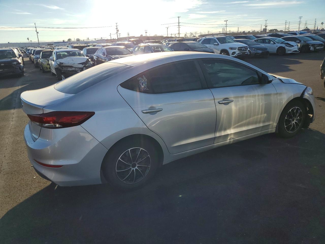 2018 HYUNDAI ELANTRA SE photo 3