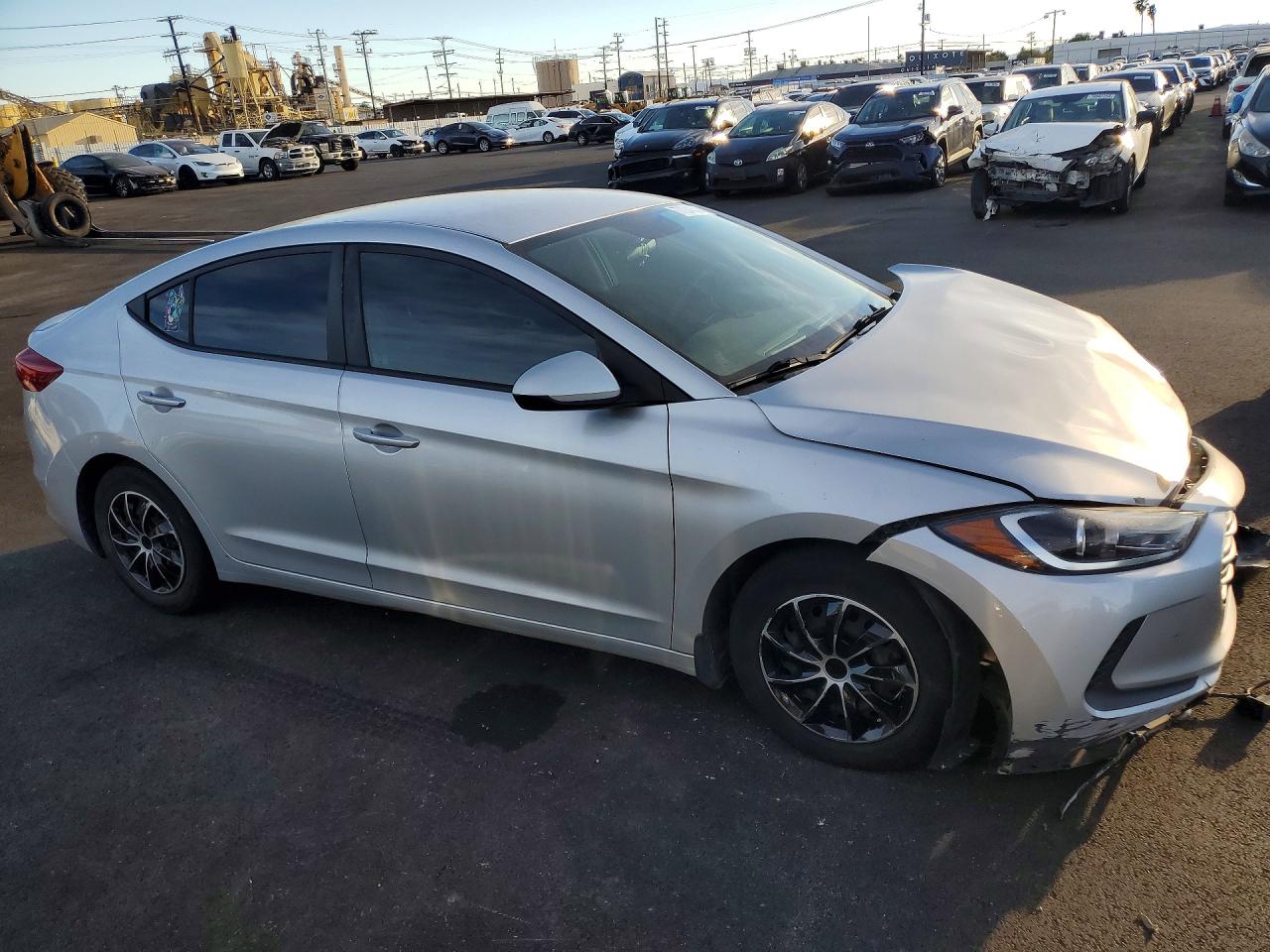 2018 HYUNDAI ELANTRA SE photo 4