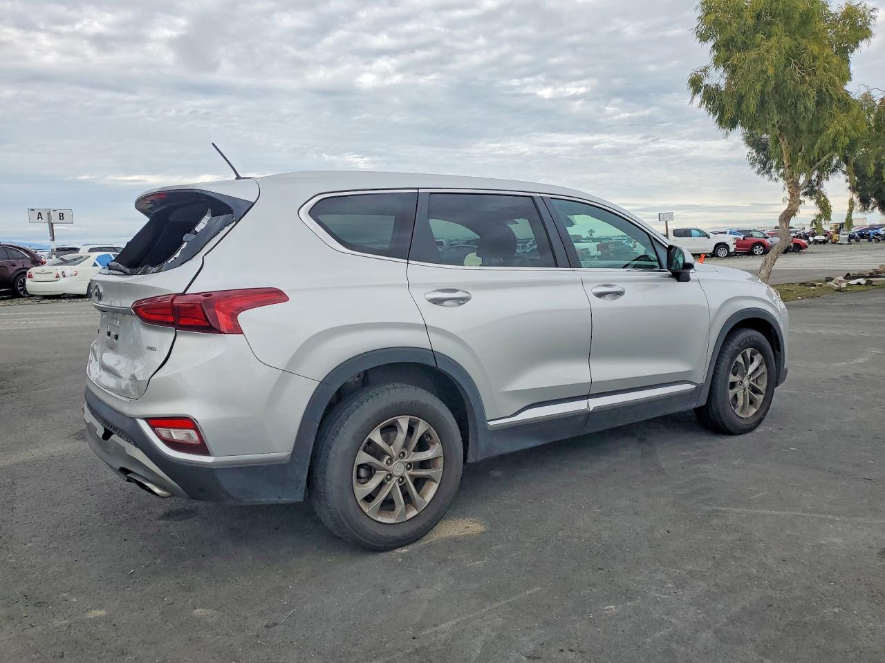 2019 HYUNDAI SANTA FE SE 2.4L photo 5
