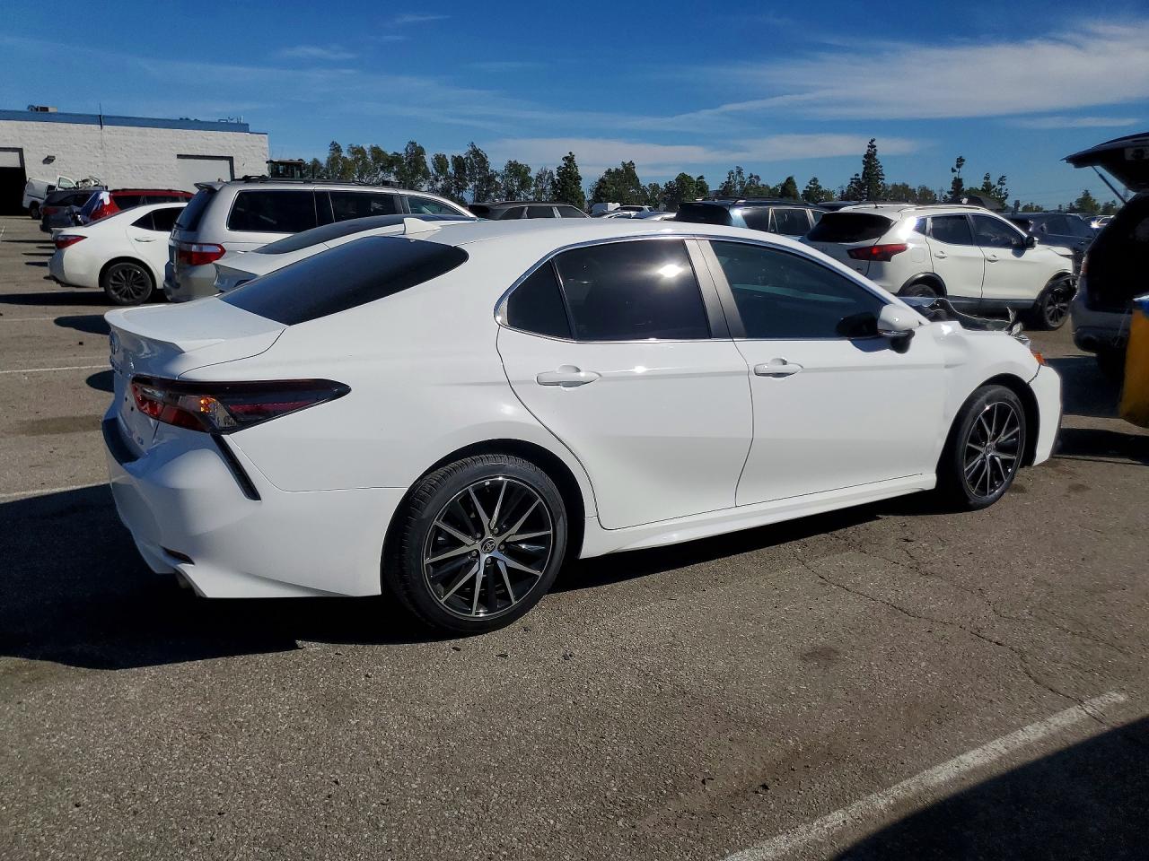 2024 TOYOTA CAMRY SE photo 5